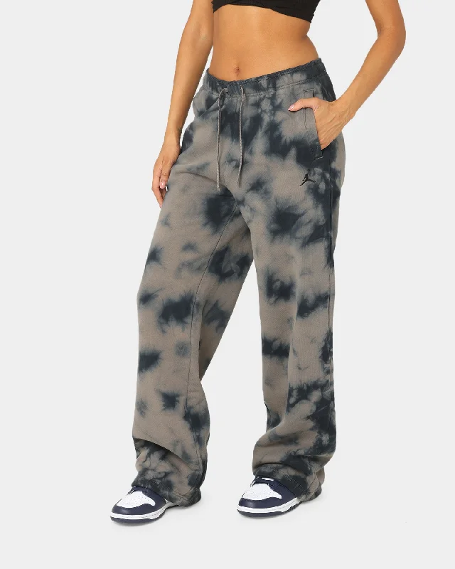 Jordan Women's Heritage Fleece Printed Pants Olive Grey/Black Stretch Fit Pants
