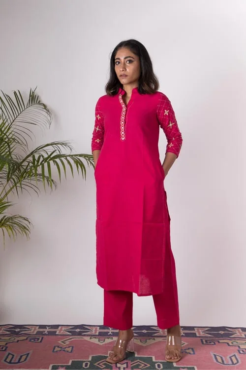 Urmul 'Dholamaru' Hand Embroidered Cotton Kurta Pant Set (2Piece Set) Chic Checkered Pants