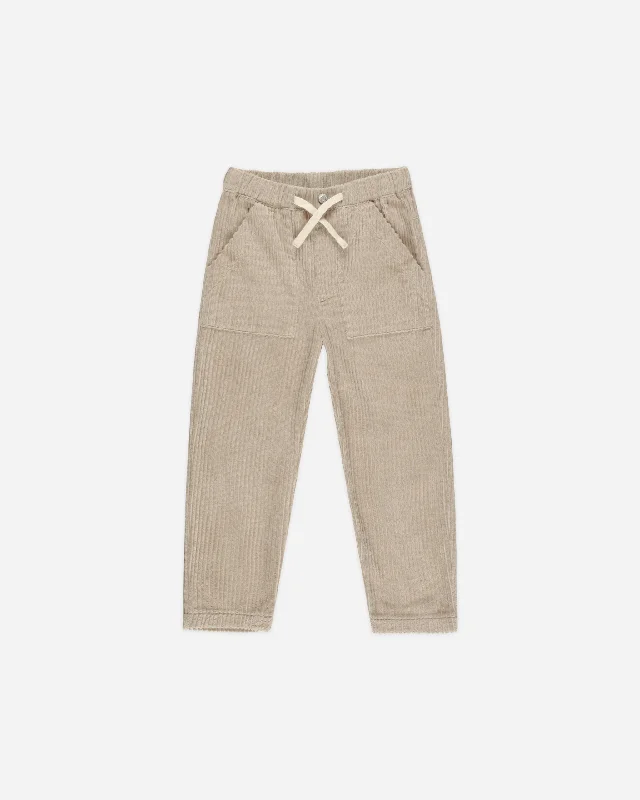 Oliver Pant || Pebble Slim-Fit Khaki Pants