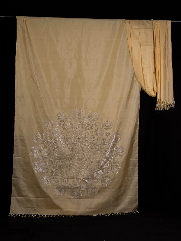 Shibori Saree Offwhite With Blouse Piece Feminine Puff Blouse