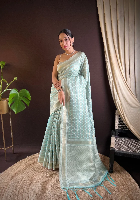 Women Party Wear Jari Weaving Worked Khicha Silk Saree With Un Stitched Blouse Airy Cotton Blouse Women Party Wear Jari Weaving Worked Khicha Silk Saree With Un Stitched Blouse Airy Cotton Blouse