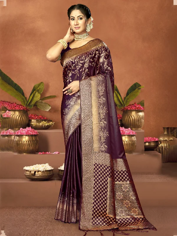 Women Cream Cotton Saree With Un Stitched Blouse Ruched Sleeve Blouse