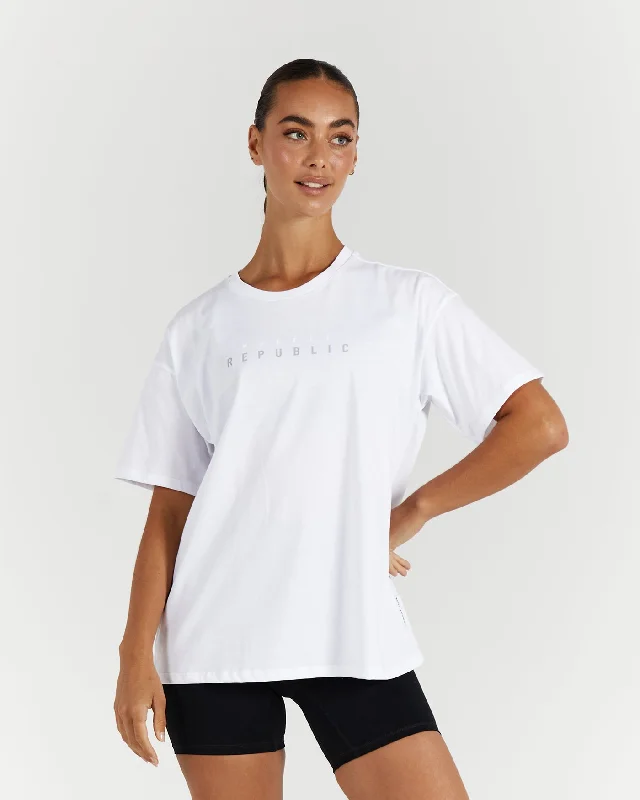 Muscle Republic | Loose Tee - White Collared T-Shirt Boat Neck A-Line