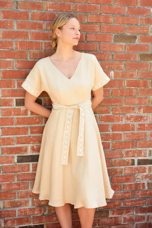 Daisy - beige linen kimono dress with embroidered belt