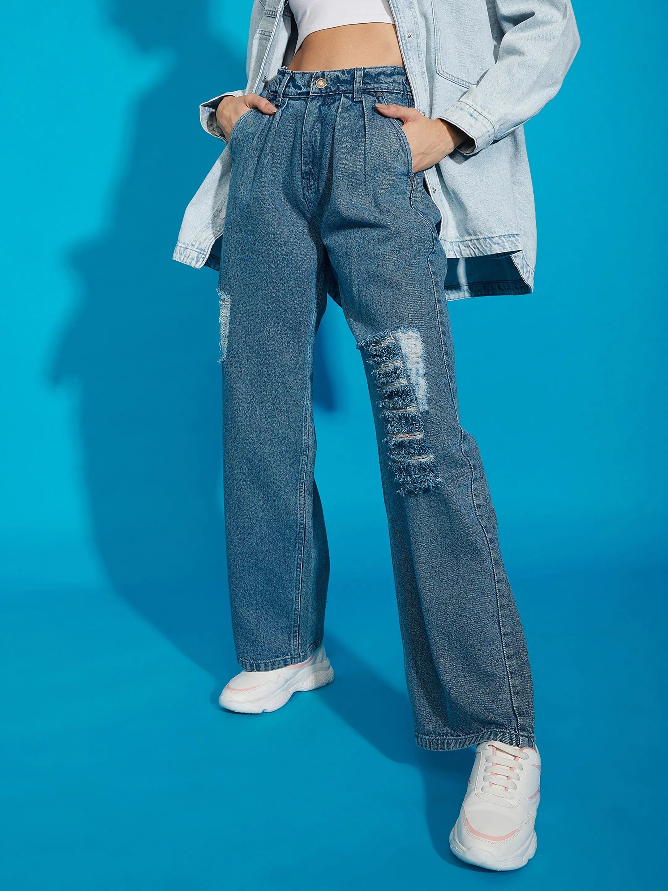 Women Blue Wash Distress Baggy Fit Jeans Fashionable Frayed Hem Denim